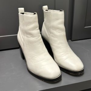 Chelae and Violet boots 7